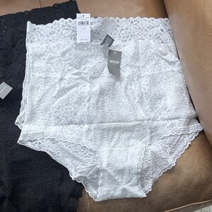 BRAND NEW WITH TAGS-Aerie Women's Lace High-Rise Panties - White and Black